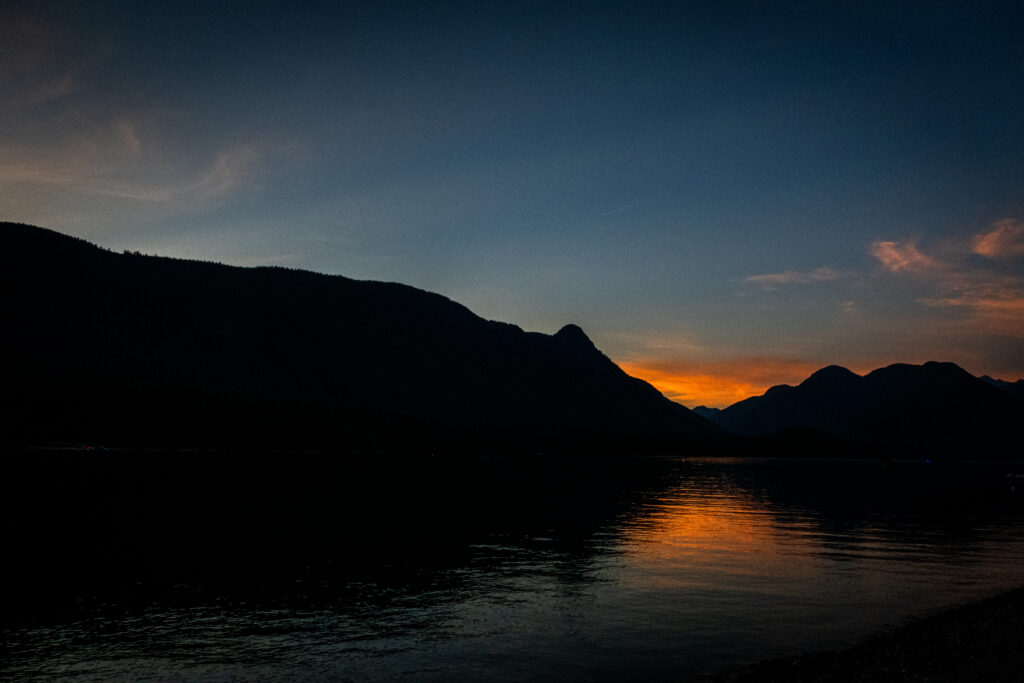 A picture of a lake at sunset.